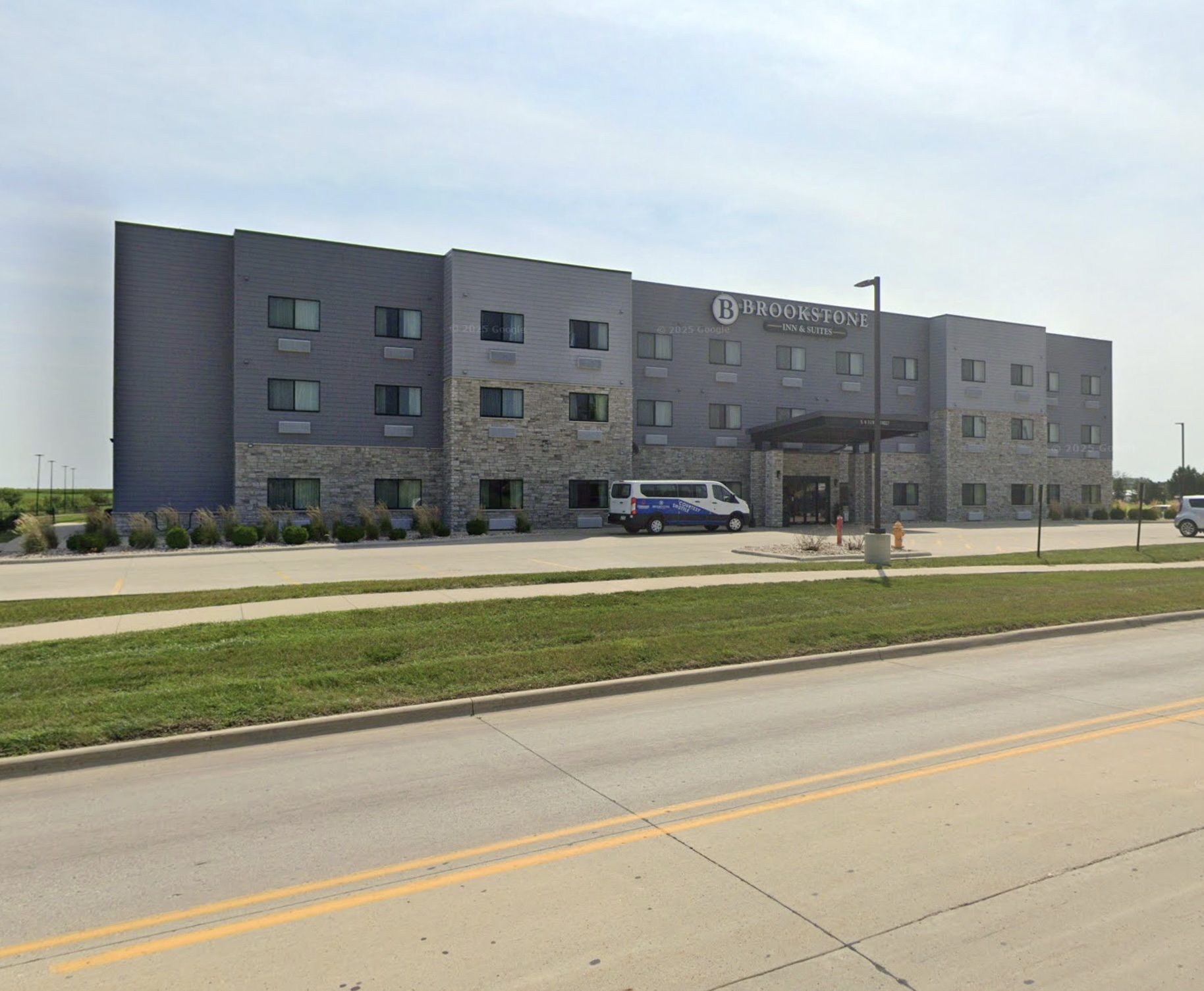 Brookstone Inn & Suites